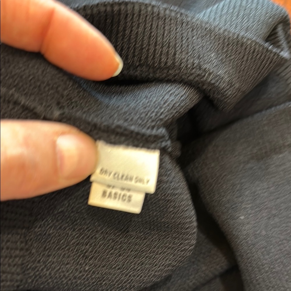 St John knit, excellent condition, great capsule wardrobe piece. - Picture 9 of 9